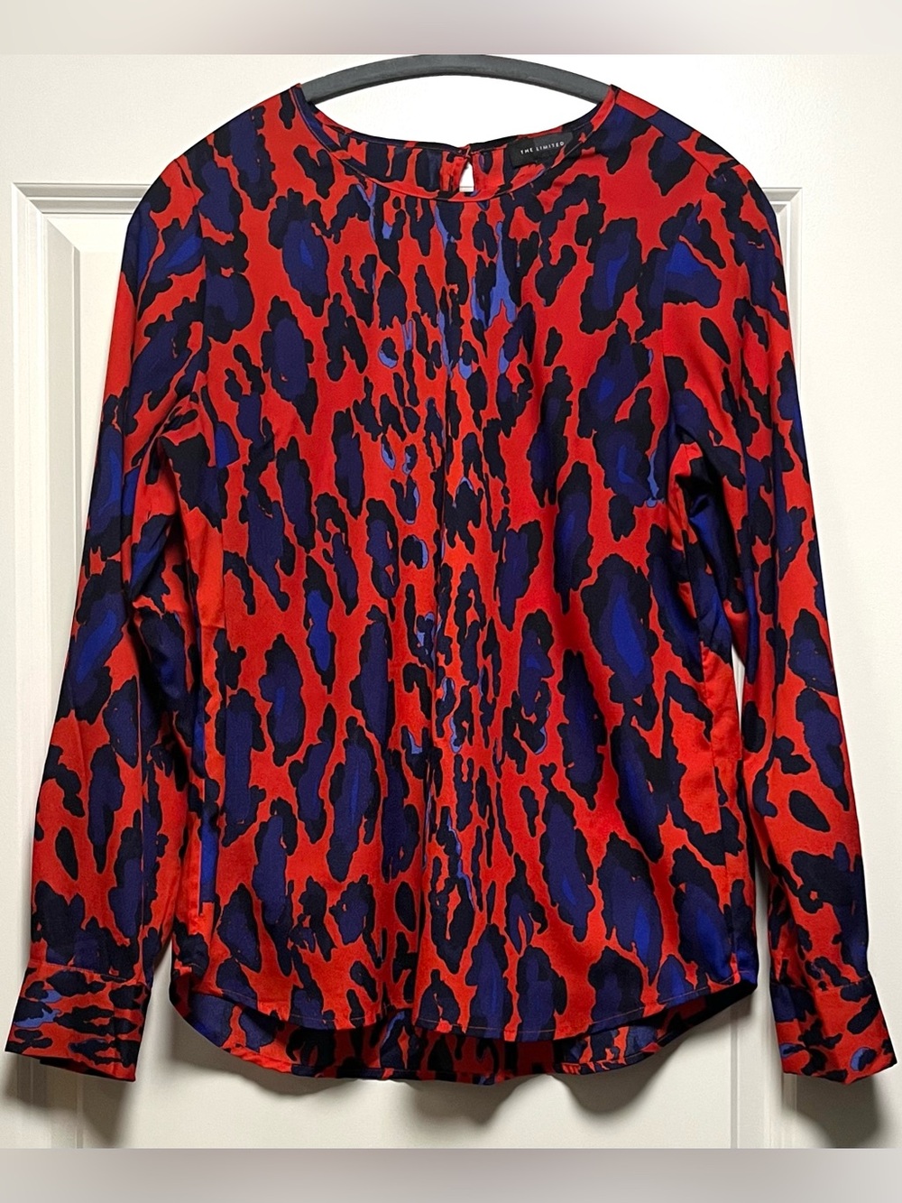 EUC The Limited Relaxed Fit L/S Blouse
Lightweight Breezy Vibrant Animal Print